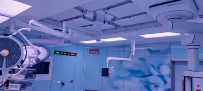 Operating theatre pendant and surgical light installation